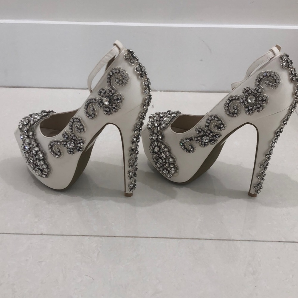 Shoes - Picture 2 of 3